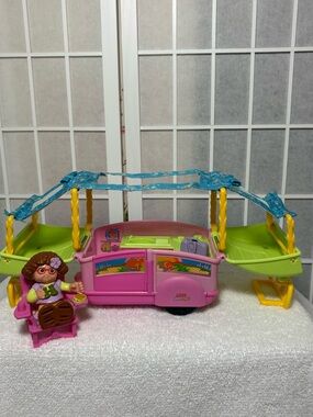Fisher-Price Little People Sarah Lynn and Her Camping Adventure. Sounds Work